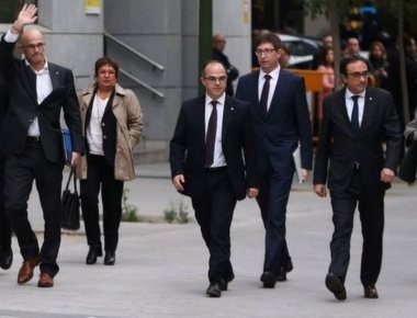 Απίστευτες καταγγελίες από δικηγόρο για τους 8 Καταλανούς συλληφθέντες: «Κακοποιηθήκαν - Δύο ήταν γυμνοί»!